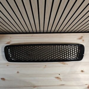 volvo-s40-ja-v50-hunajakenno-maski